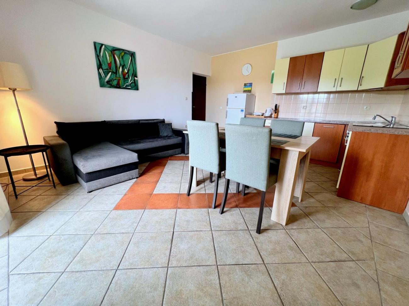 Apartments Muntidor Palit Rom bilde